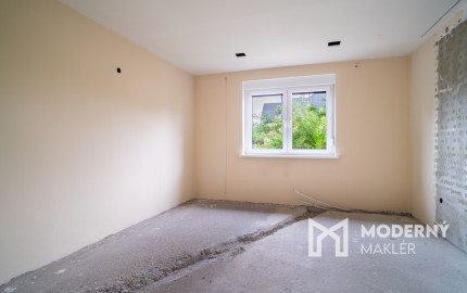 Na predaj starší rodinný dom s veľkým pozemkom v Trenčíne, časť Zlatovce