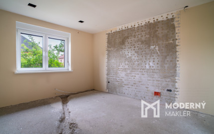 Na predaj starší rodinný dom s veľkým pozemkom v Trenčíne, časť Zlatovce