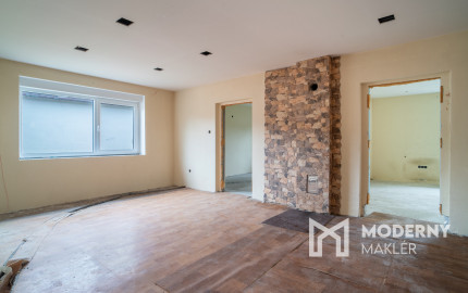 Na predaj starší rodinný dom s veľkým pozemkom v Trenčíne, časť Zlatovce