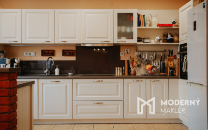 PREDANÉ: Na predaj priestranný rodinný dom v obci Beluša