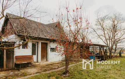 PREDANÉ: Na predaj priestranný rodinný dom v obci Beluša