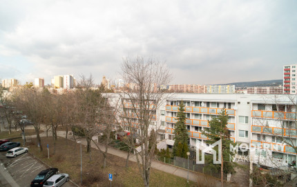 Na prenájom pekný 1-izbový byt s veľkou loggiou v obľúbenej časti Dúbravky