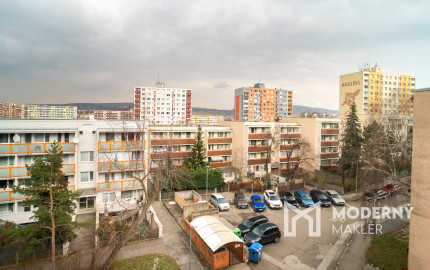 Na prenájom pekný 1-izbový byt s veľkou loggiou v obľúbenej časti Dúbravky