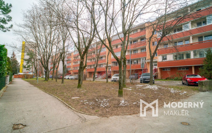 Na prenájom pekný 1-izbový byt s veľkou loggiou v obľúbenej časti Dúbravky