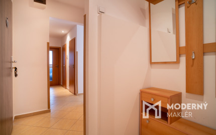 REZERVOVANÉ: Na predaj pekný 3-izbový byt s loggiou v Dúbravke