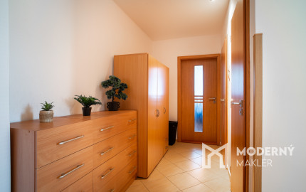 REZERVOVANÉ: Na predaj pekný 3-izbový byt s loggiou v Dúbravke