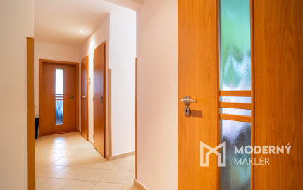 REZERVOVANÉ: Na predaj pekný 3-izbový byt s loggiou v Dúbravke