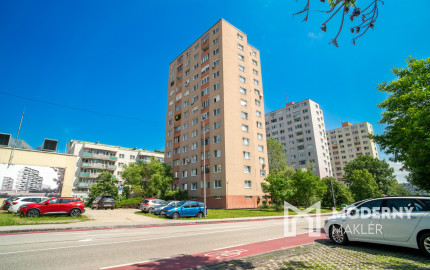 REZERVOVANÉ: Na predaj pekný 3-izbový byt s loggiou v Dúbravke