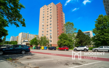 REZERVOVANÉ: Na predaj pekný 3-izbový byt s loggiou v Dúbravke