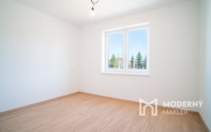 REZERVOVANÉ: Na predaj moderný a energeticky úsporný 3-izbový rodinný dom v Gajaroch