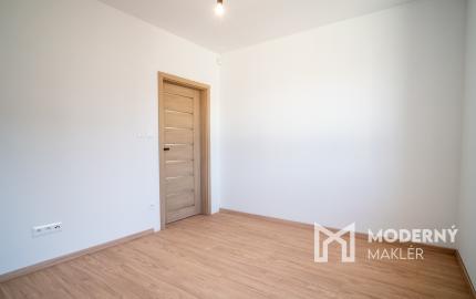 REZERVOVANÉ: Na predaj moderný a energeticky úsporný 3-izbový rodinný dom v Gajaroch