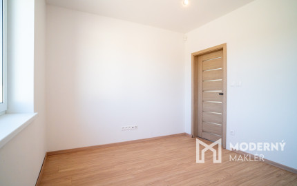 REZERVOVANÉ: Na predaj moderný a energeticky úsporný 3-izbový rodinný dom v Gajaroch