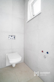 REZERVOVANÉ: Na predaj moderný a energeticky úsporný 3-izbový rodinný dom v Gajaroch