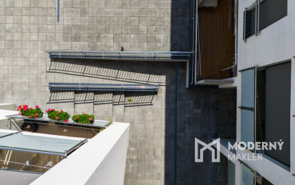 REZERVOVANÉ:Na predaj 1-izbový byt v centre Vrbového