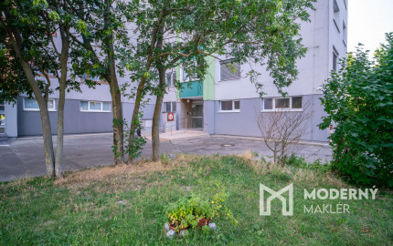 Na prenájom 3-izbový byt v Petržalke na Holičskej ulici