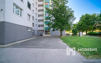 Na prenájom 3-izbový byt v Petržalke na Holičskej ulici