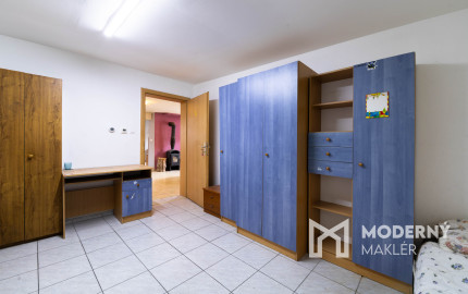 Na predaj 5-izbový byt s terasou a parkovacím miestom v obci Lipovec