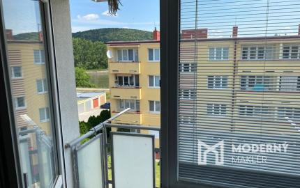 Na prenájom zariadený 1izb byt na Hurbanovej ul. v Trenčíne.