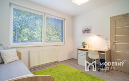 REZERVOVANÉ: Na predaj priestranný 3-izbový byt na Slávičej ulici v Senci
