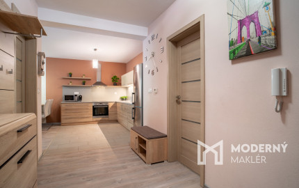REZERVOVANÉ: Na predaj priestranný 3-izbový byt na Slávičej ulici v Senci