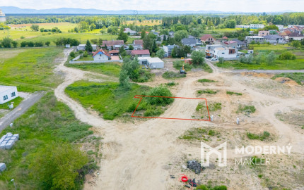 Na predaj pozemok s projektom a stavebným povolením v obci Veľké Leváre