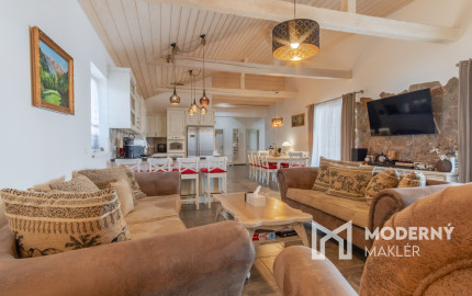 Na predaj exkluzívny rodinný dom s dvoj-garážou v podtatranskej obci Veľký Slavkov