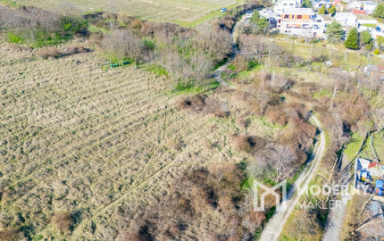 Na predaj perspektívny pozemok v Rači