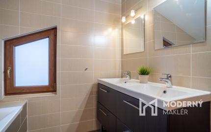 Na predaj priestranný rodinný dom v Oľdzi