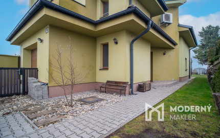 Na predaj priestranný rodinný dom v Oľdzi