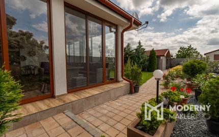 Na predaj priestranný 4-izbový rodinný dom v obci Vieska