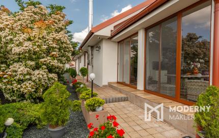 Na predaj priestranný 4-izbový rodinný dom v obci Vieska