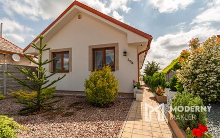 Na predaj priestranný 4-izbový rodinný dom v obci Vieska