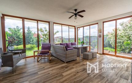 Na predaj priestranný 4-izbový rodinný dom v obci Vieska