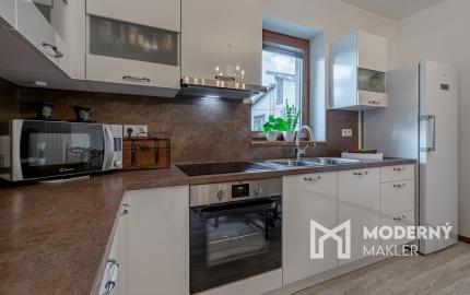 Na predaj priestranný 4-izbový rodinný dom v obci Vieska