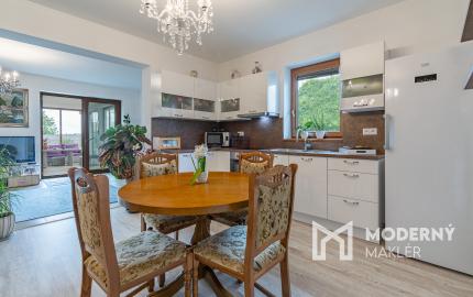 Na predaj priestranný 4-izbový rodinný dom v obci Vieska