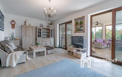 Na predaj priestranný 4-izbový rodinný dom v obci Vieska