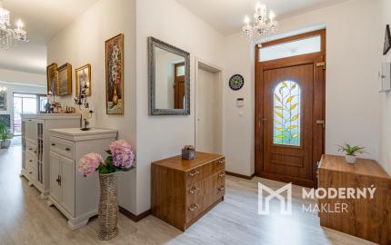 Na predaj priestranný 4-izbový rodinný dom v obci Vieska