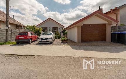 Na predaj priestranný 4-izbový rodinný dom v obci Vieska