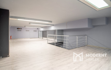 Na prenájom veľkorysý obchodný priestor s mezanínom na Zámockej ulici pod Bratislavským hradom