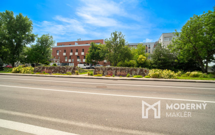 Na predaj priestranný 2-izbový byt s garážovým parkovacím státim v Záhorskej Bystrici