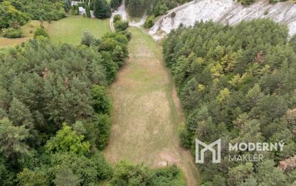 Na predaj pozemok s projektom výstavby chát v Modrovej