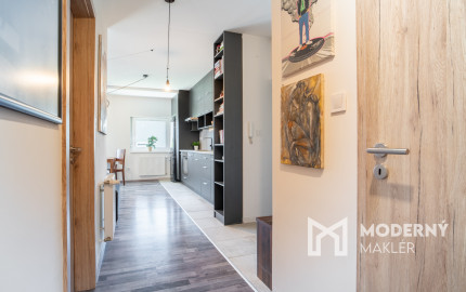 REZERVOVANÉ: Na predaj 3-izbový byt s parkovacím státím v Rajke