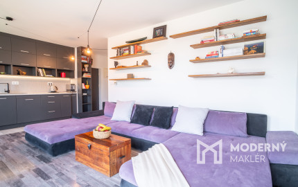 REZERVOVANÉ: Na predaj 3-izbový byt s parkovacím státím v Rajke