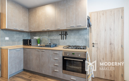 Na predaj kompletne zariadený 3,5-izbový byt v Dolnej Strede