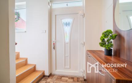 Na predaj rodinný dom s garážou v tichej časti Serede