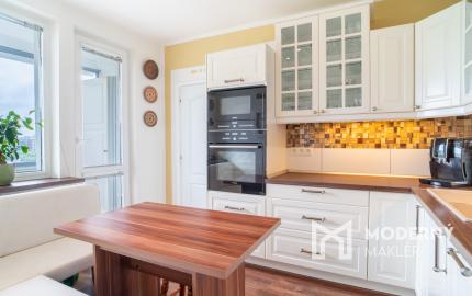 Na predaj slnečný 3-izbový byt s priestrannou loggiou v Bratislave