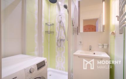 Na predaj slnečný 3-izbový byt s priestrannou loggiou v Bratislave