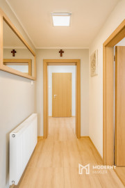 Na predaj kompletne zariadený 3-izbový byt v Rakovej