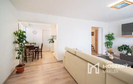 REZERVOVANÉ: Na predaj 2-izbový byt s balkónom a pivnicou v pokojnej časti obce Veľké Leváre