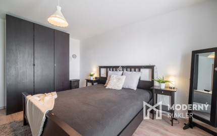 REZERVOVANÉ: Na predaj 2-izbový byt s balkónom a pivnicou v pokojnej časti obce Veľké Leváre